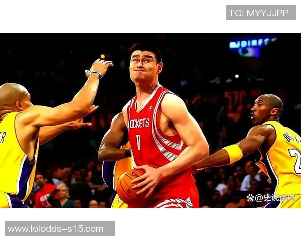 姚明展现灵活脚步技巧，篮球场上的巨人如何轻松穿梭于对手之间